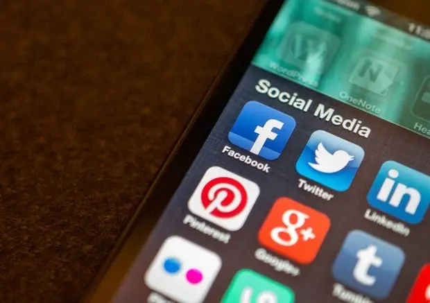 How to Find Jobs in Canada Through Social Media